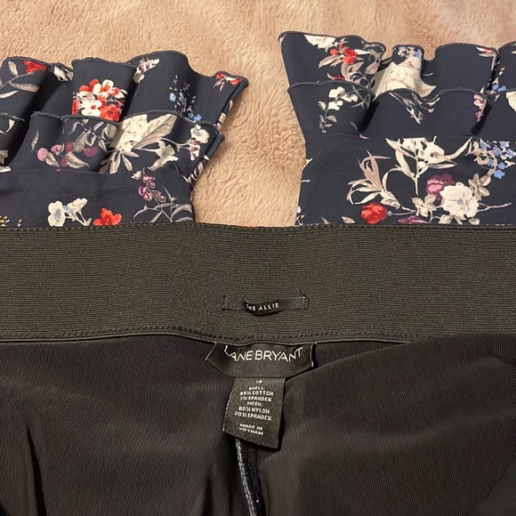 Allie Capri with Ruffle - Picture 3 of 4